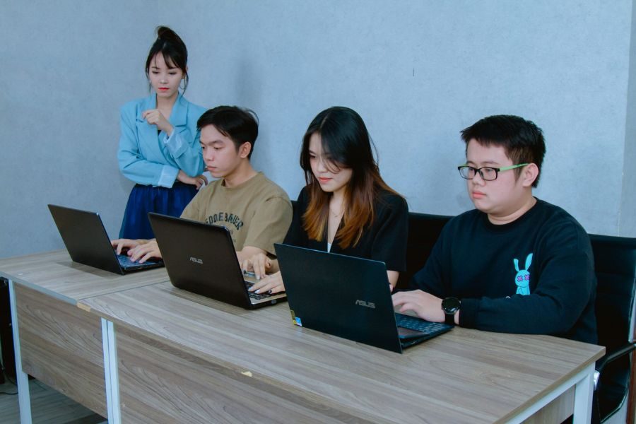 Đội nhóm làm dịch vụ seo từ khóa top 10 google